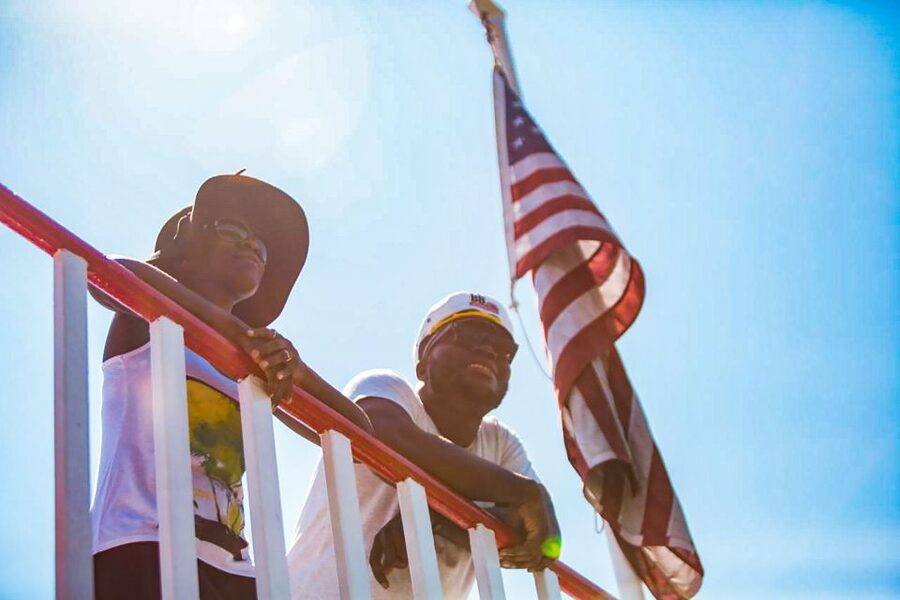 Cincinnati: Riverboat Cruise with Lunch and Entertainment - Banjo music, river stories, and the sound system