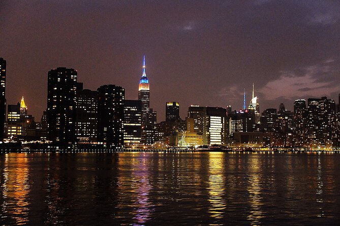 Circle Line: 2hr - New York City Harbor Lights Cruise - The Brooklyn Bridge from the water