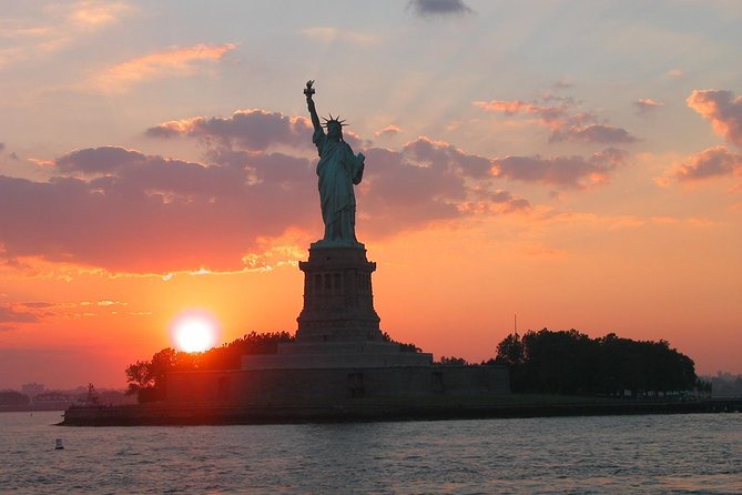 Circle Line: 2hr - New York City Harbor Lights Cruise - The first skyline views along the Hudson