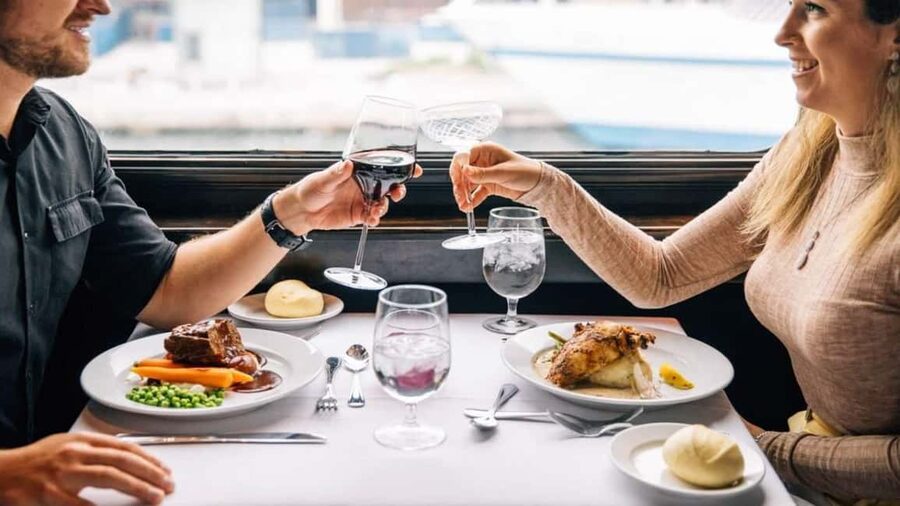 City Cruises Chicago: Premier Lunch or Dinner Cruise - Dress, comfort, and practical details