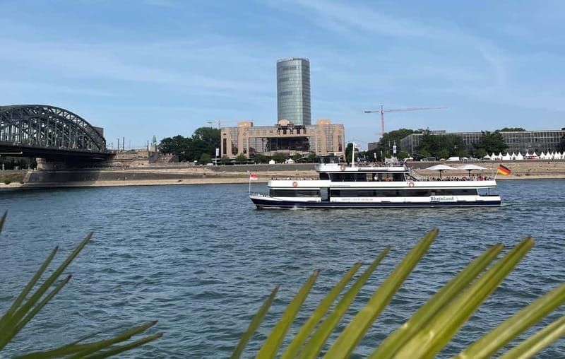 Cologne: 1-hour Rhine Cruise in Cologne - Seating, service, and what to order