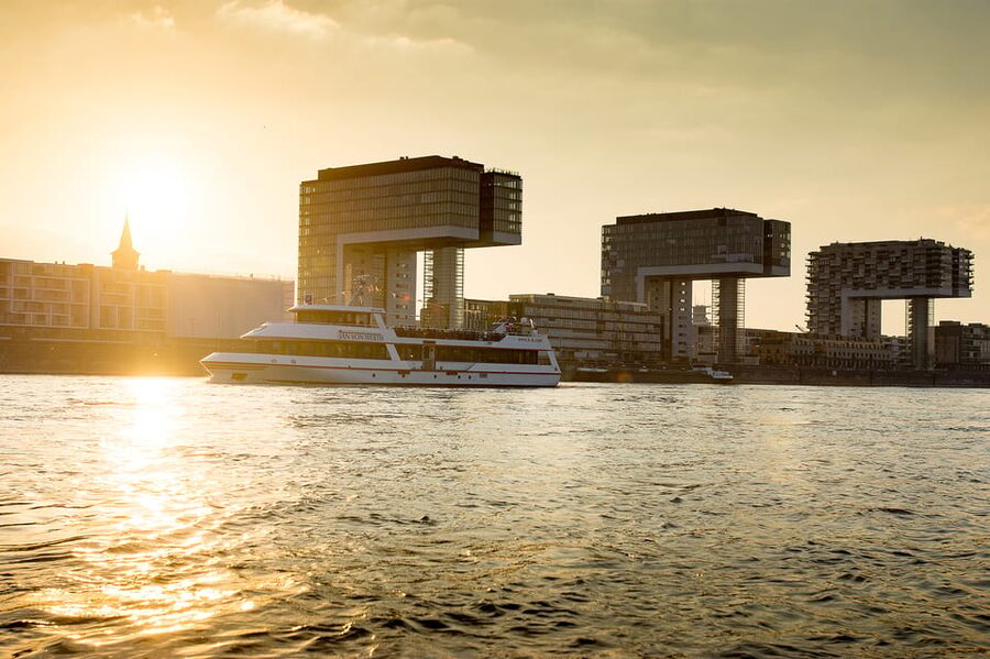 Cologne: 2-Hour Evening Cruise on the Rhine River - Live lounge music, not a narrated city tour