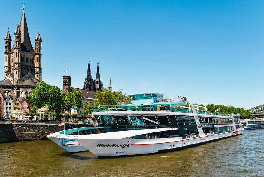 Cologne: Panoramic City Cruise - Getting to the right landing stage