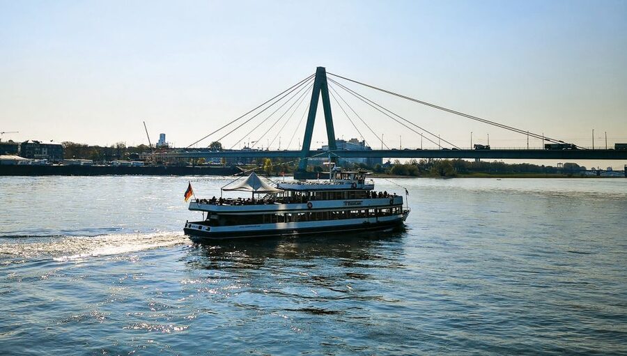 Cologne: Top Sights Rhine River Cruise - Skyline Tour - Why Cologne looks different from the Rhine