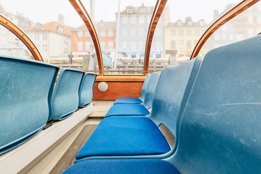 Copenhagen: Canal Cruise with Guide - Christiansborg and Slotsholmen: power at the water’s edge