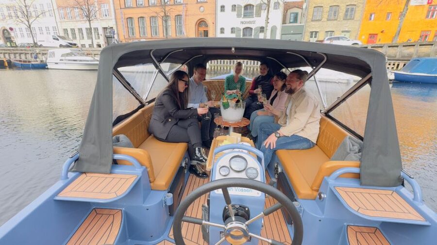 Copenhagen: Guided Canal Tour by Electric Boat - A quiet start at Ved Stranden