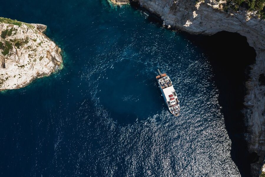Corfu/Benitses/Lefkimmi: Paxos, Antipaxos, & Caves Cruise - The boat atmosphere and crew