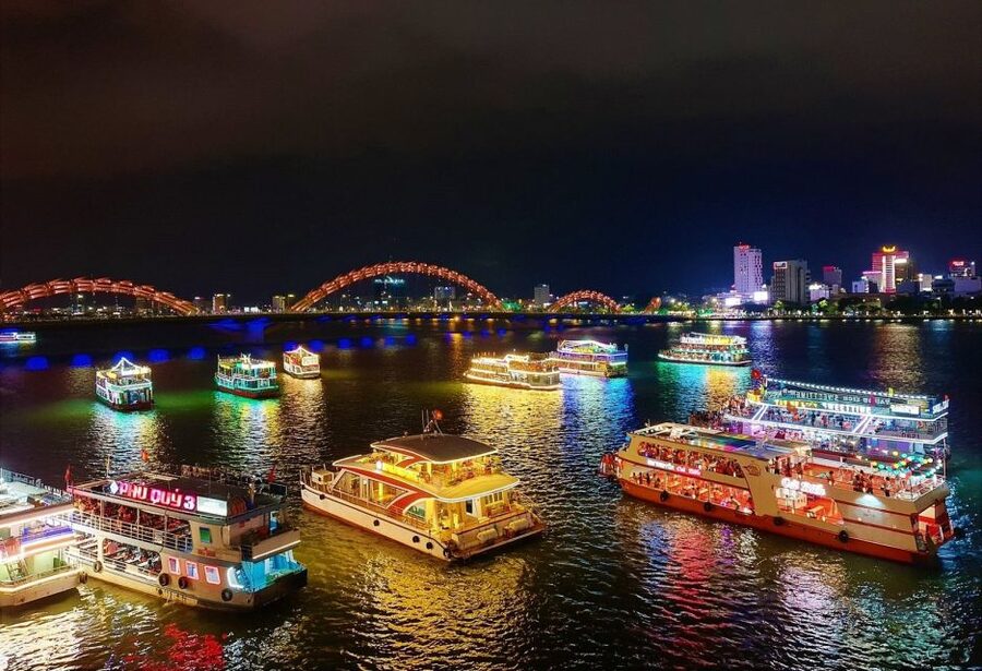 Da Nang: Han River Local Cruise by Night - Choosing between the simple cruise and dinner