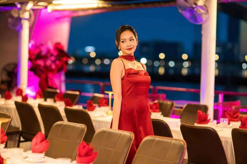 Da Nang: Poseidon Cruise with Dinner and Dragon Bridge Show - Dragon Bridge fire and water show