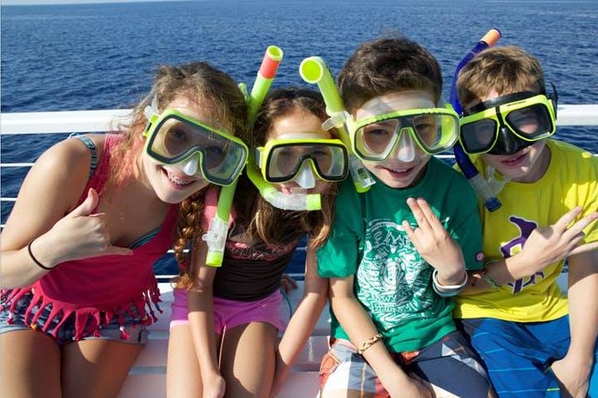 Deluxe Snorkel & Dolphin Watch Aboard a Luxury Catamaran from Kailua-Kona - A luxury catamaran with a family-recreation feel