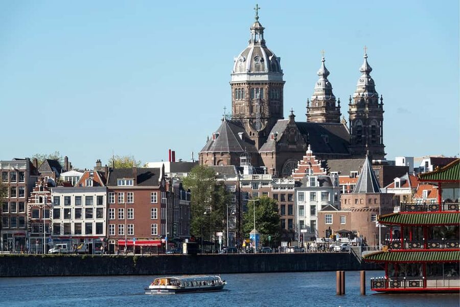 Discover Amsterdam: Luxury Canal Cruise with a Local Skipper - What makes this cruise worth your time
