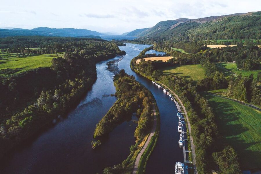 Dochgarroch: Loch Ness and Caledonian Canal 2-Hour Cruise - Choosing between the warm cabin and open deck