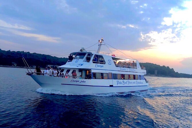 Dolphin Watching & Sunset Boat Tour With Dinner and Drinks - Who should book this experience?