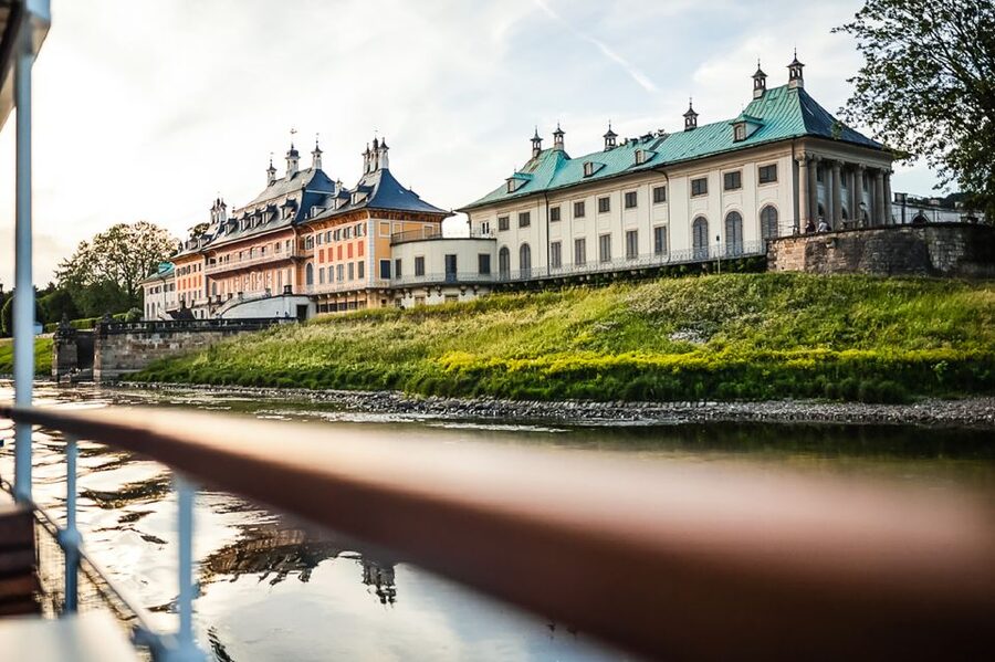 Dresden: Elbe River Cruise to Pillnitz Castle - Food, seating, and the three-hour pace