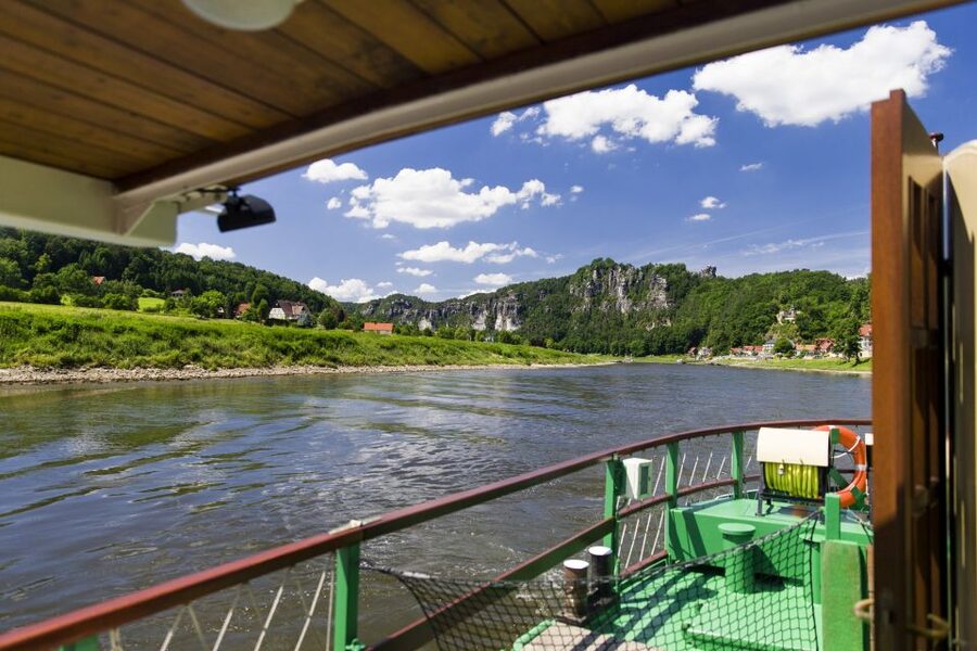 Dresden: Königstein Fortress Paddle Steamer Cruise - Königstein Fortress comes into view