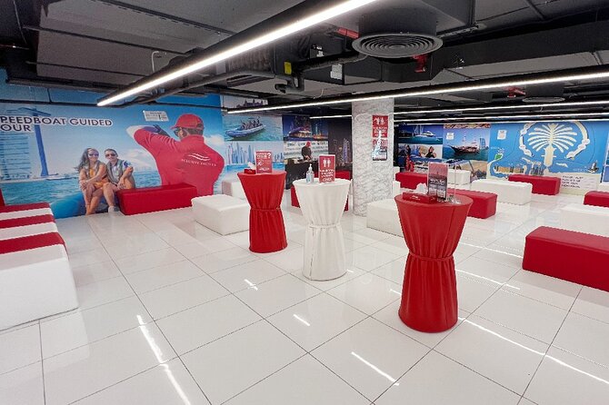 Dubai: 1-Hour Ain Boat Cruise - Open-air deck or air-conditioned lounge