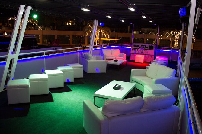 Dubai: 1-Hour Ain Boat Cruise - Refreshments and onboard service