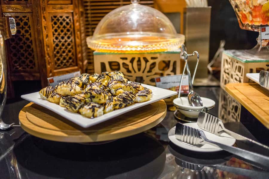 Dubai: 2-Hour Evening Dhow Cruise and Dinner - The views are best after the meal