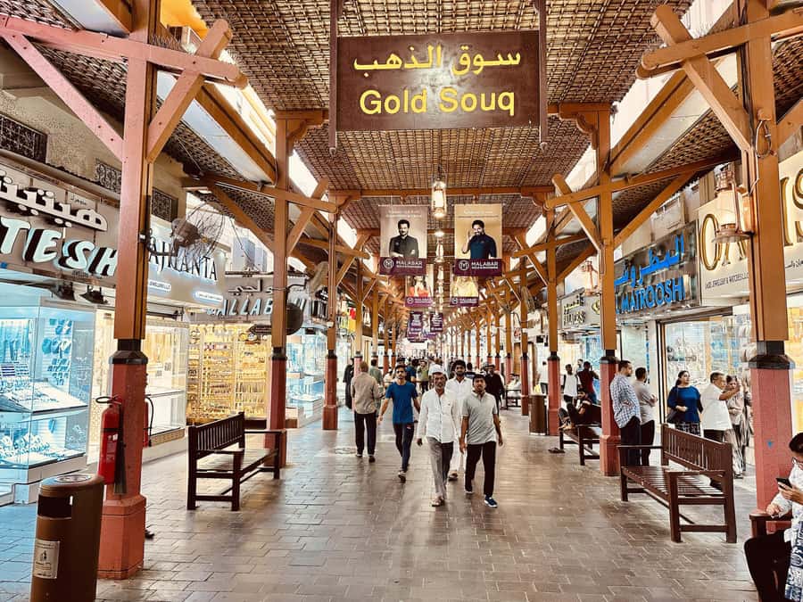 Dubai: Authentic Old Town, Souks, Tastings & Abra Boat Tour - The guides are the main reason to book