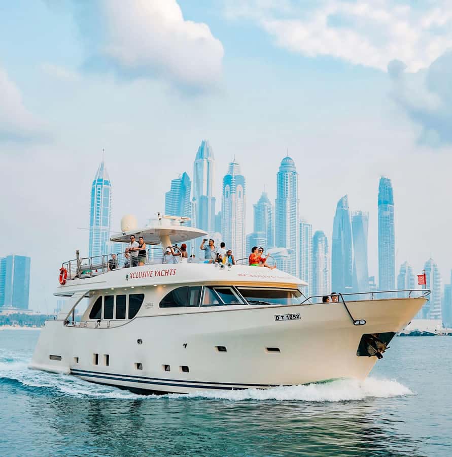 Dubai: Instagrammable Yacht Tour with Drinks & Ain/JBR Views - Choosing the best departure time