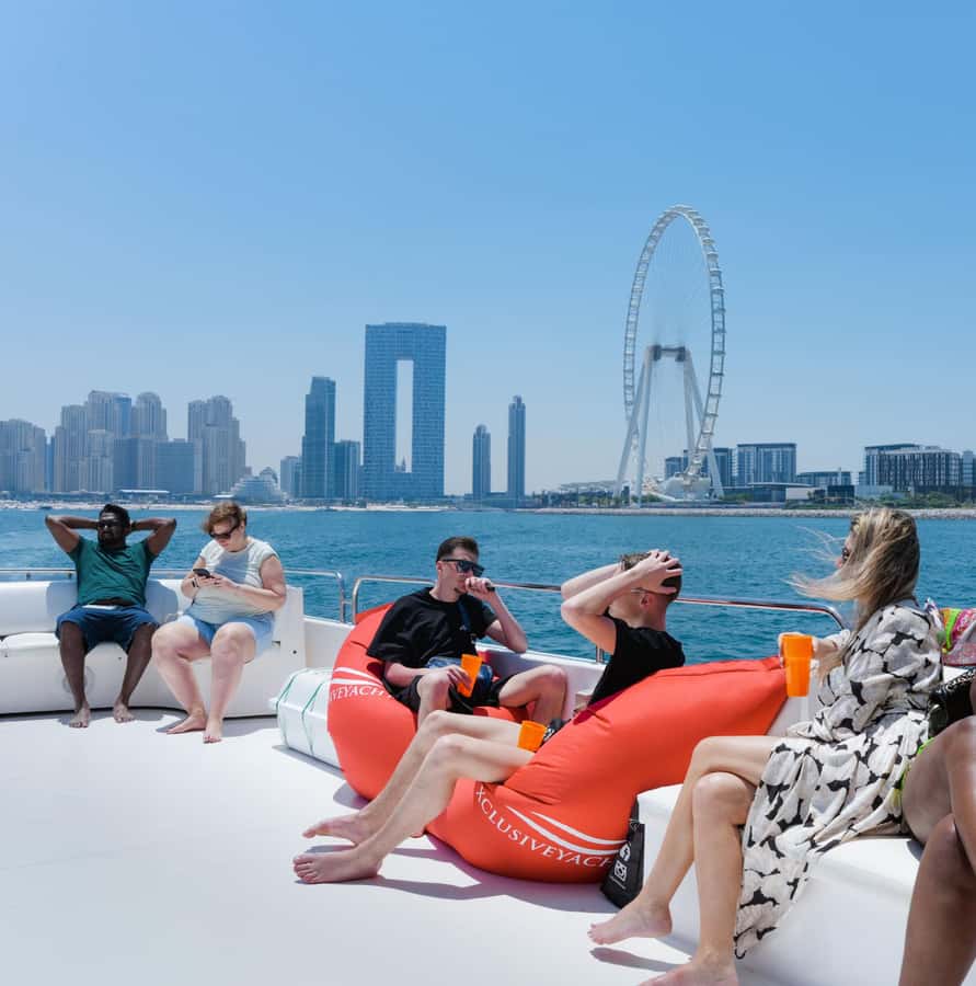 Dubai: Instagrammable Yacht Tour with Drinks & Ain/JBR Views - Why the crew matters on a photo-focused tour
