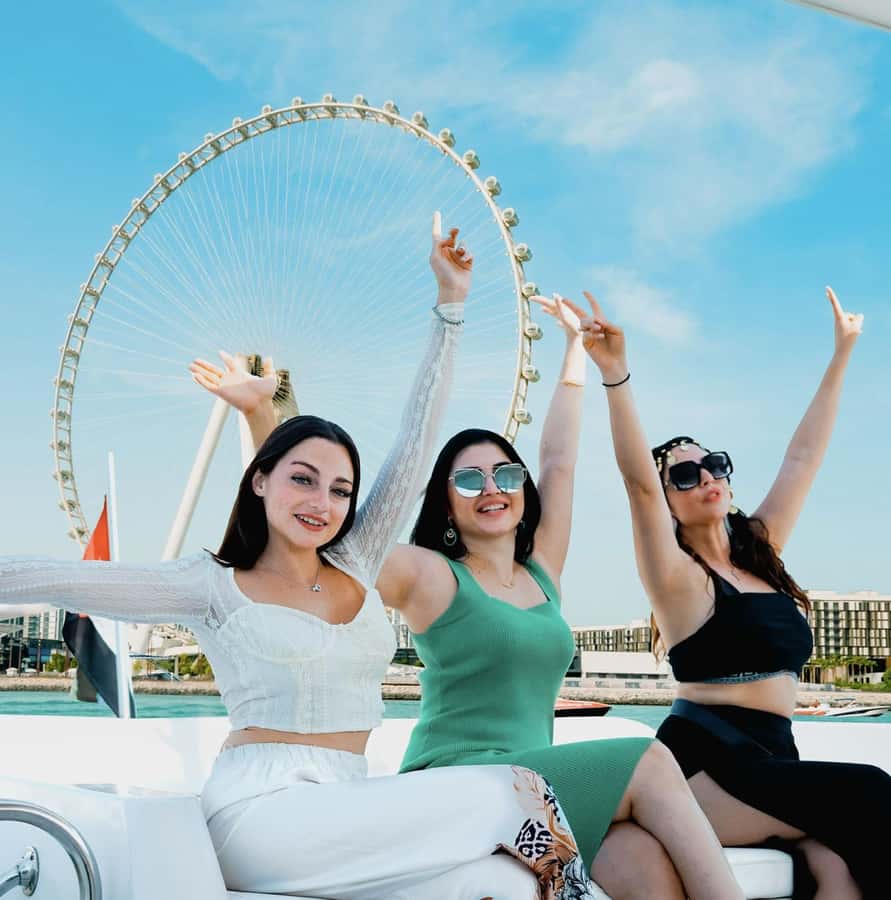 Dubai: Instagrammable Yacht Tour with Drinks & Ain/JBR Views - Upper deck or lower deck?