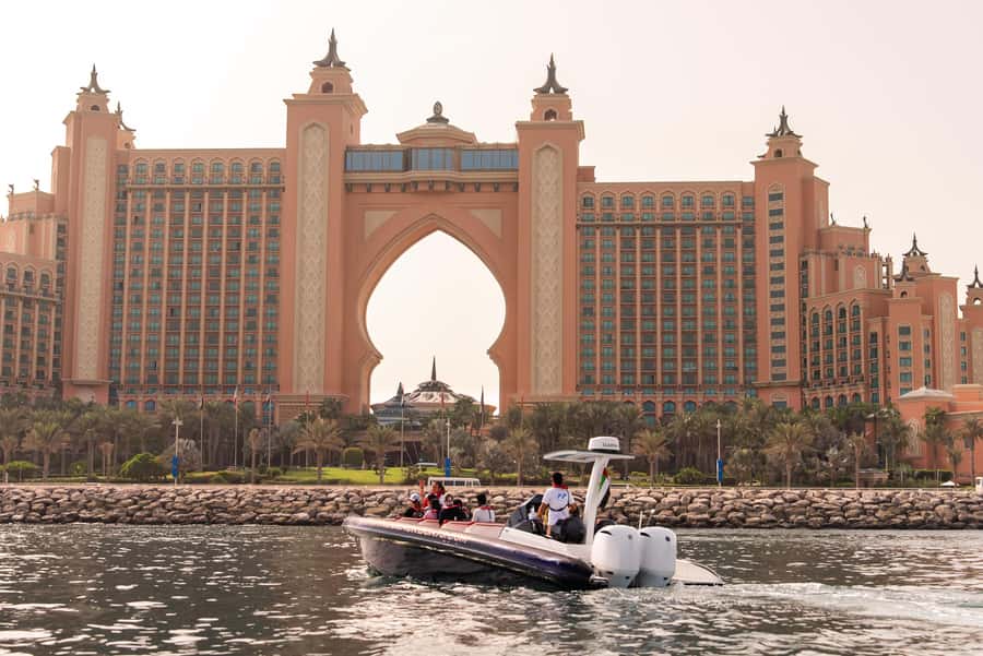 Dubai Marina: 1-Hour Luxury Sightseeing Speedboat Tour - How the guides shape the experience