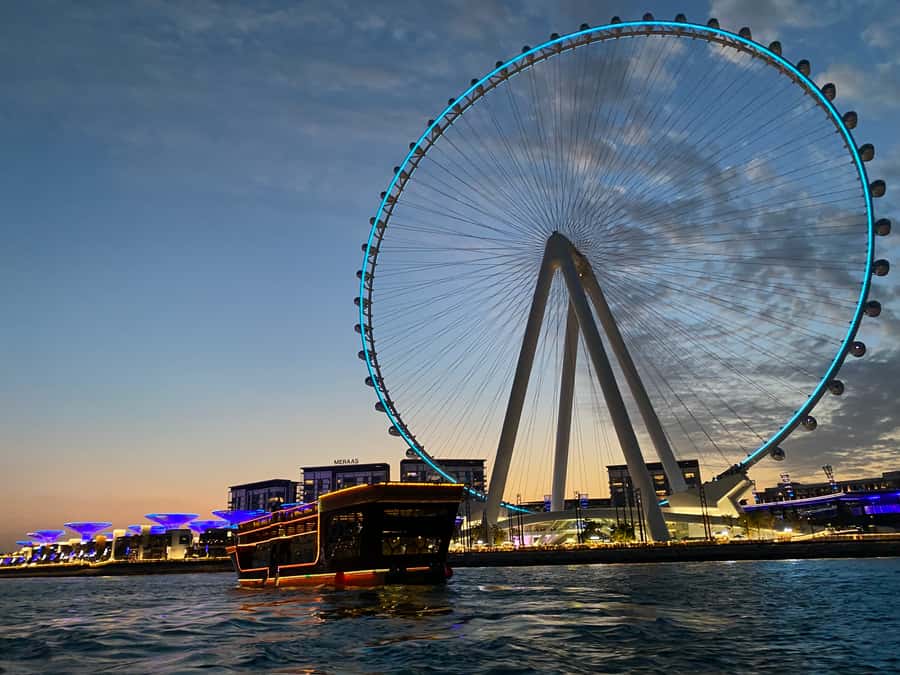Dubai Marina: Dinner Cruise in a Traditional Boat - Boarding the Ocean Empress at Dubai Marina