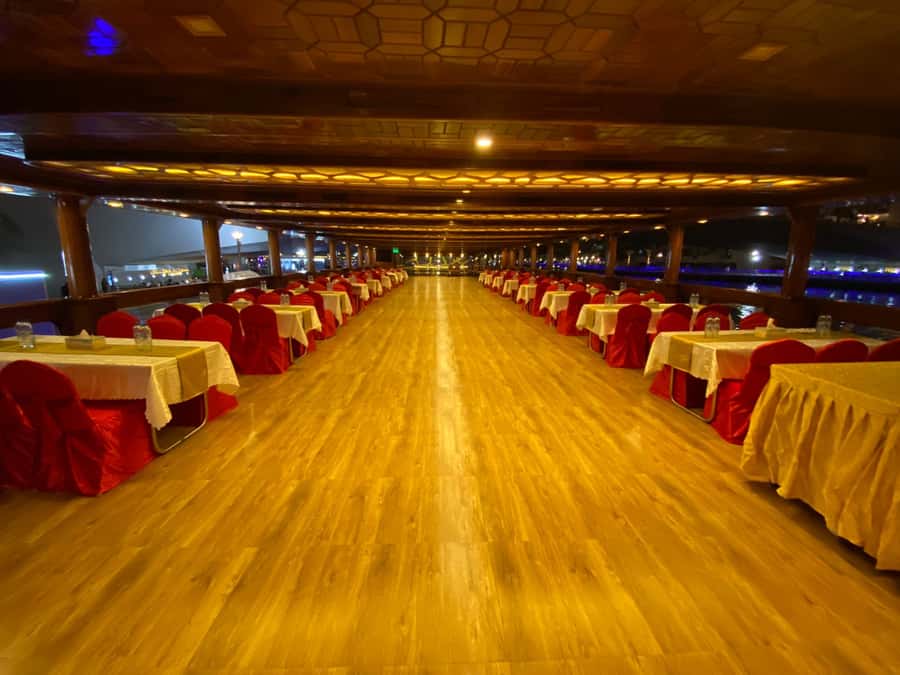 Dubai Marina: Dinner Cruise in a Traditional Boat - The dinner begins before the boat gets moving