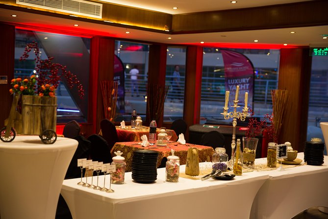 Dubai Marina Dinner Cruise with Live Music & Open Bar - The welcome drink and first skyline views