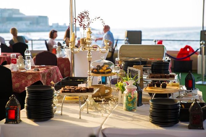 Dubai Marina Dinner Cruise with Live Music & Open Bar - Getting to the Dubai Marina pier