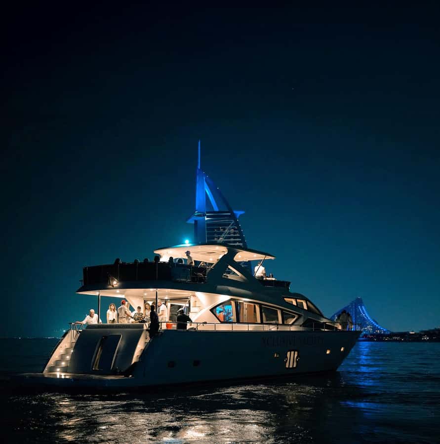 Dubai Marina: Luxury Yacht Tour with Breakfast or BBQ Option - Quick reasons to consider this cruise