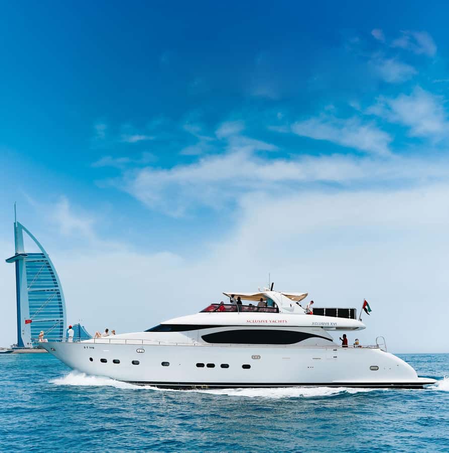 Dubai Marina: Luxury Yacht Tour with Breakfast or BBQ Option - What the one-hour route really covers