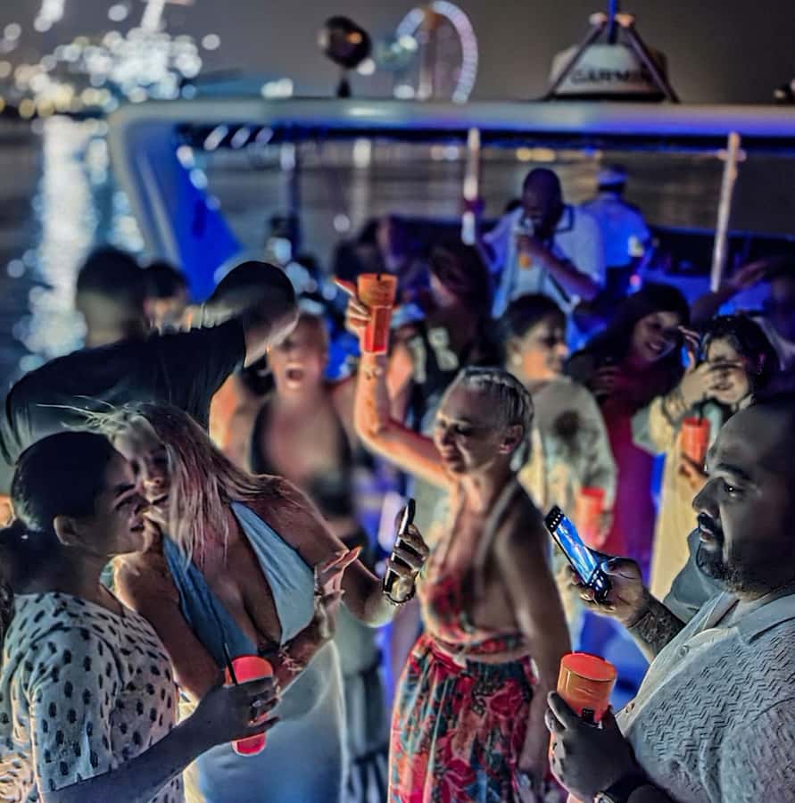Dubai: Marina Yacht Party with BBQ, Unlimited Drinks and DJ - Boarding the yacht and finding your place