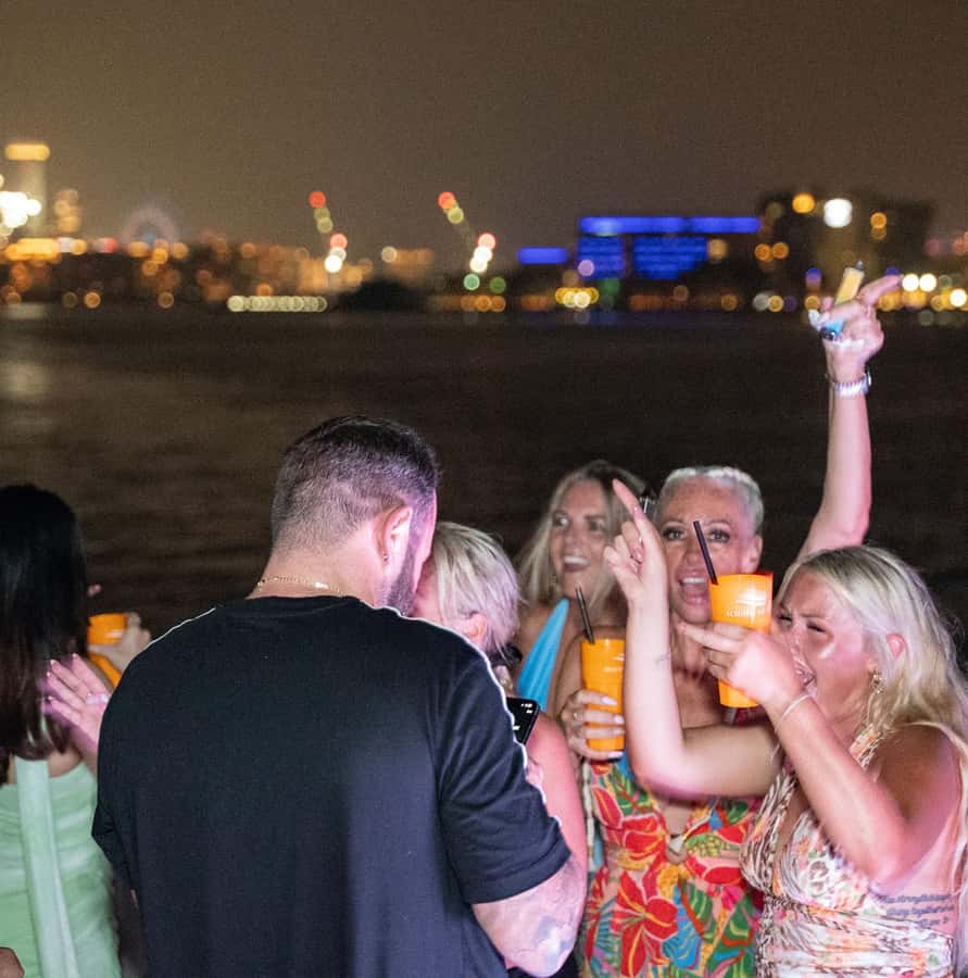 Dubai: Marina Yacht Party with BBQ, Unlimited Drinks and DJ - What you actually eat: sliders, skewers, and small servings