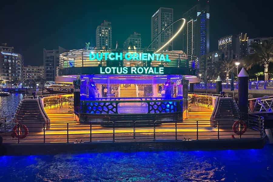 Dubai: Mega Yacht Dinner Cruise with Buffet - Choosing between standard and VIP seating