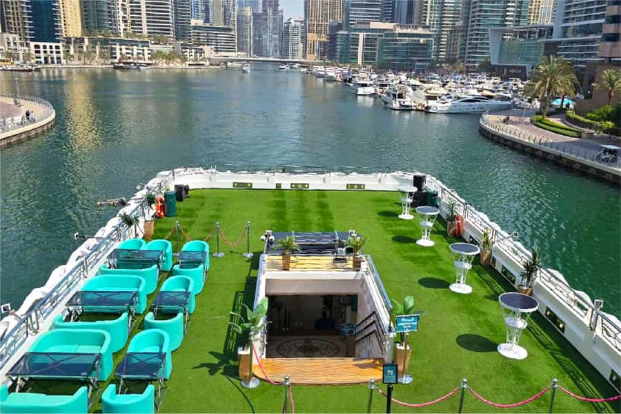 Dubai: Mega Yacht Dinner Cruise with Buffet - What dinner is like onboard
