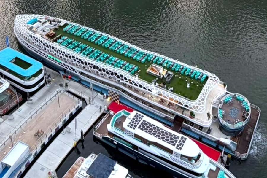 Dubai: Mega Yacht Dinner Cruise with Buffet - Tanoura dancers, aerial acts, and DJ music