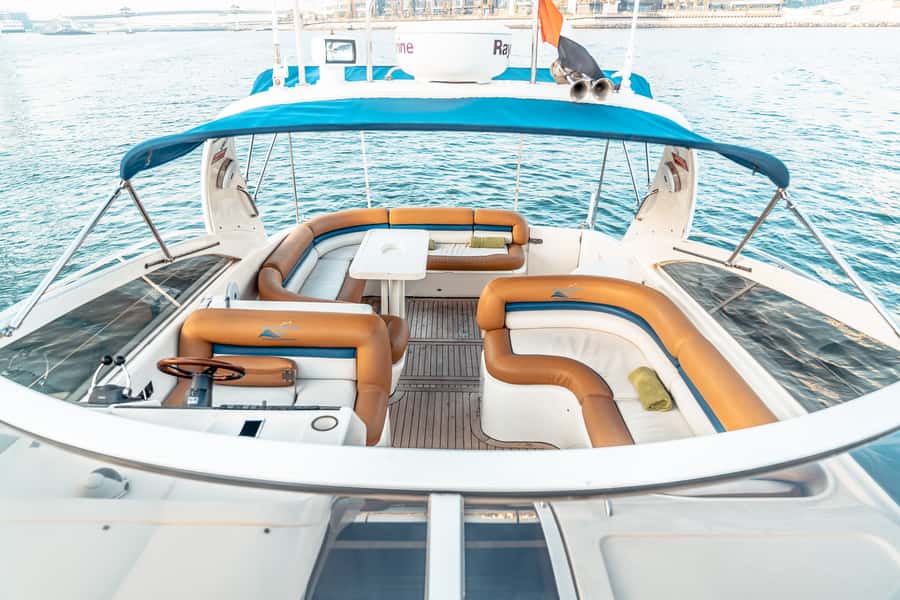 Dubai: Private Luxury Everest Yacht Cruise from Dubai Marina - Choosing between one, two, three, and four hours