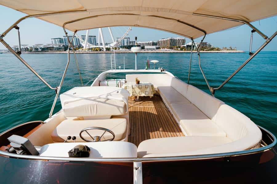 Dubai: Private Luxury Yacht Tour on a 50-Foot Yacht - Palm Jumeirah and Atlantis by yacht