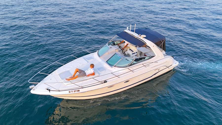 Dubai: Private Yacht Cruise for Unforgettable Memories - The two-hour Atlantis The Palm route