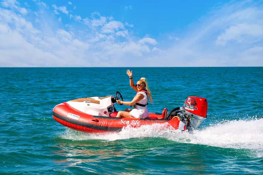 Dubai: Self-Drive Boat Experience for 1 or 2 People - How safe and difficult is the self-drive?