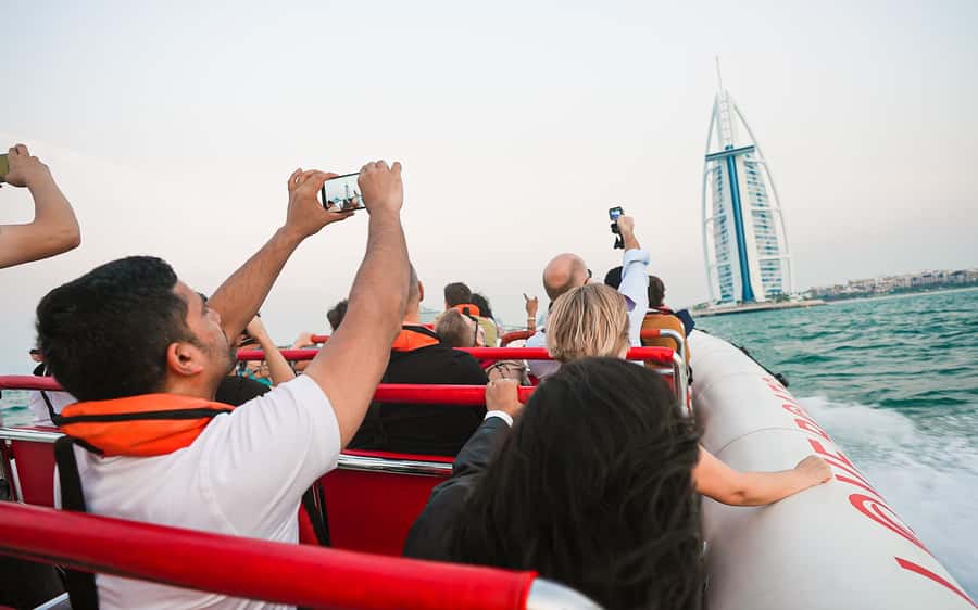 Dubai: Sightseeing Speedboat Tour with Live Tour Guide - Why this boat ride is a smart way to see Dubai