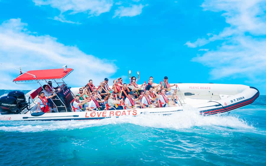 Dubai: Sightseeing Speedboat Tour with Live Tour Guide - JBR and Bluewaters from the water