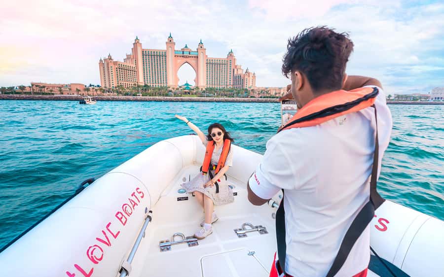 Dubai: Sightseeing Speedboat Tour with Live Tour Guide - Atlantis photo stop