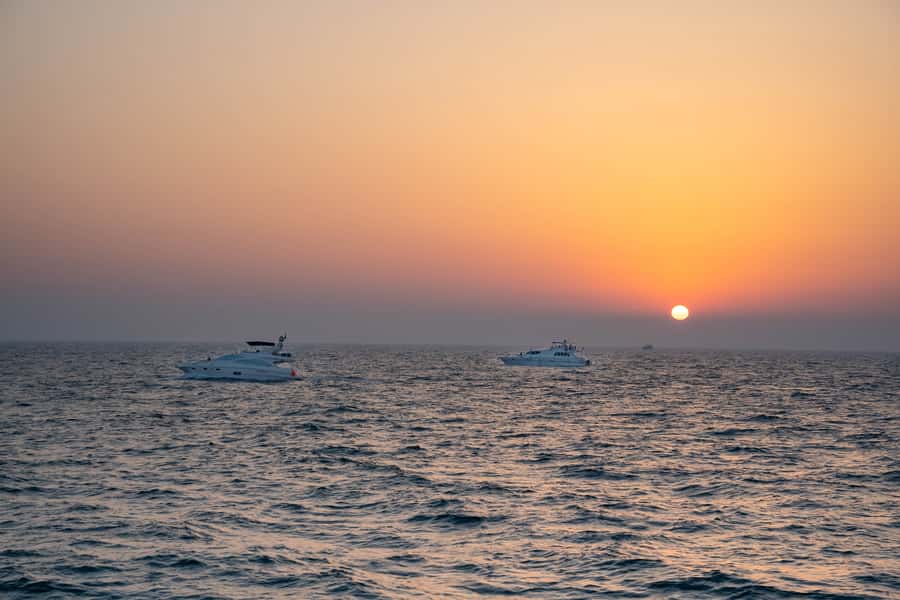 Dubai: Sunset & Night Cruise with Bites and Drinks - What you actually eat during the two hours