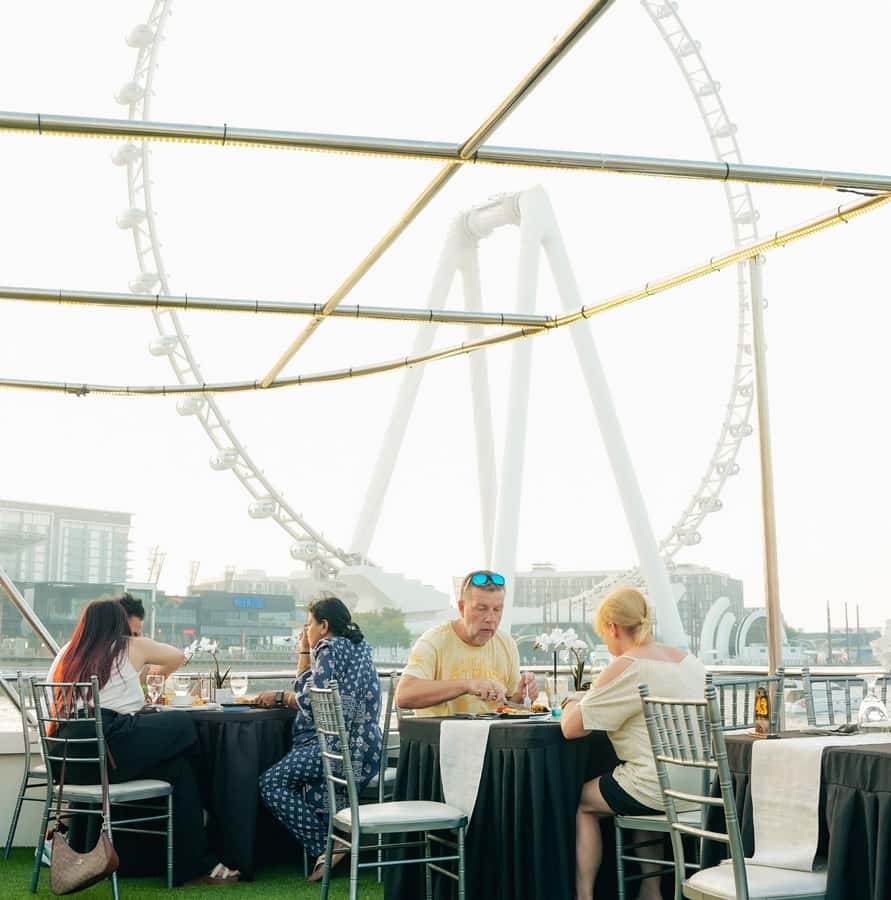 Dubai: Sunset or Dinner Cruise with Live Music & Open Bar - Simple ways to make the evening better
