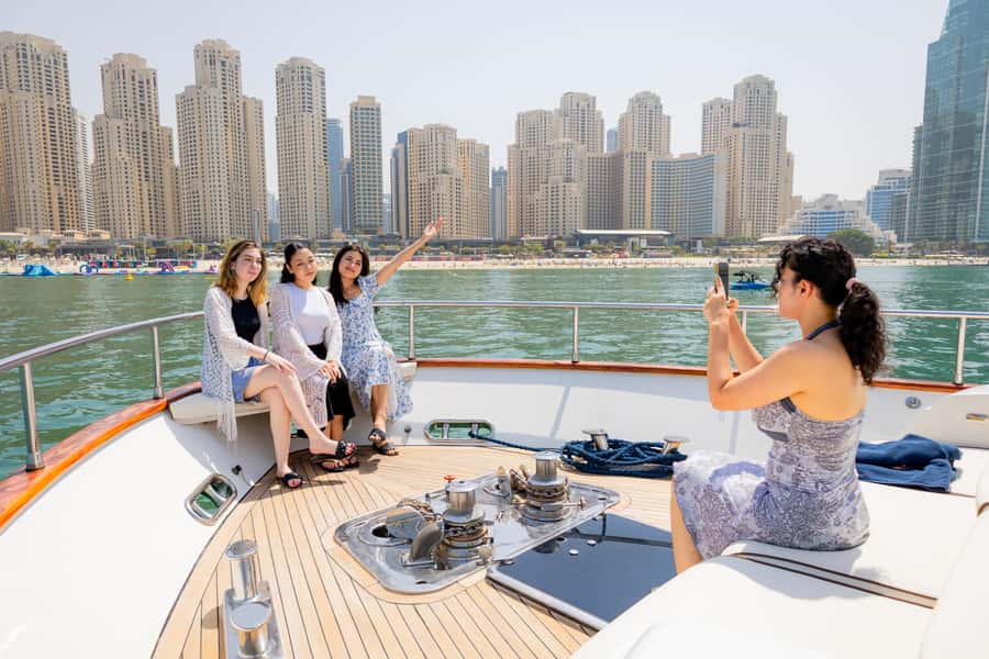 Dubai: The Luxury Yacht Tour with Live BBQ Option - What the Dubai yacht cruise is really like