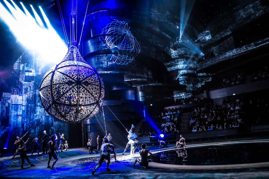 Dubai: Water Canal Cruise and La Perle Show with Dinner - Saxophone music and the mood on board