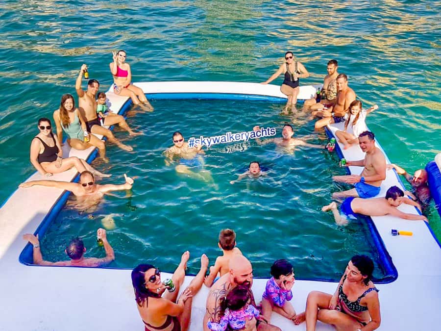 Dubai: Yacht Cruise with Swimming, Snorkeling and BBQ Lunch - What to bring and how to dress